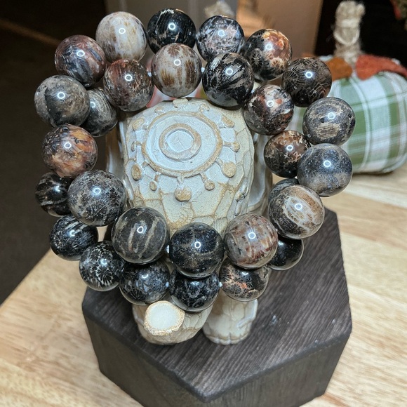 Black Coral Jade 14mm - Picture 3 of 9